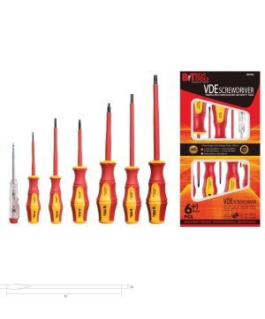 סט מברגים VDE 1000V דו-קומפוננטי 7 יחידות של B.Tech — ערכת 6+1 מברגי VDE מבודדים בגדלים שונים מ-PH2x100 עד 1.2x6.5x150, כולל בודק מתח, ידיות צהובות-אדומות דו-קומפוננטיות עם סימוני 547B ו-547A. אריזת בליסטר אדומה גדולה. מתאים לחשמלאים מוסמכים. מק"ט 0502242.