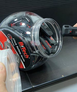 תמונת מוצר נוספת 2 של סכין קפיצית בטיחותית מגנטית קליק 18 מ